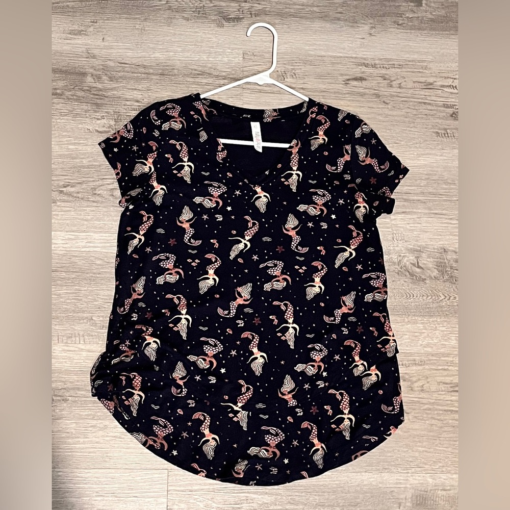 Printed V-Neck Boyfriend Nursing Tee XS